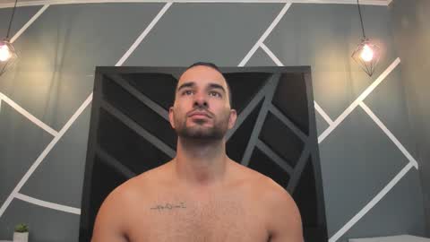  L O R E N Z O  Thumbs Up help  online show from October 4, 11:08 am