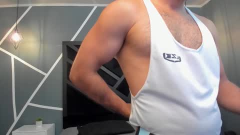  L O R E N Z O  Thumbs Up help  online show from October 6, 5:32 pm