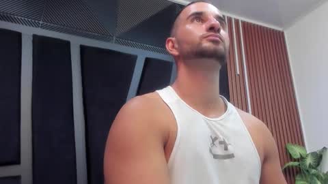  L O R E N Z O  Thumbs Up help  online show from November 3, 5:25 pm