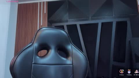  L O R E N Z O  Thumbs Up help  online show from November 15, 5:20 pm