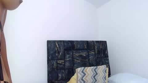 loretahorny online show from February 9, 12:30 pm