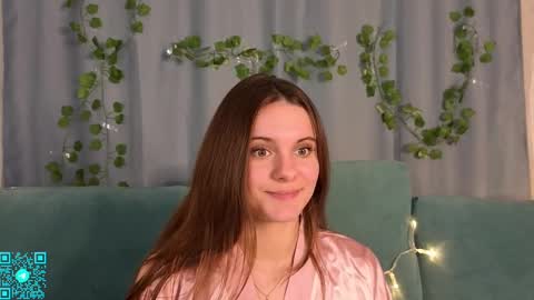 Snapshot of lorettadunnelli chatting on October 3, 6:38 pm Chloe for Fan BlackHole online show from October 3, 6:38 pm