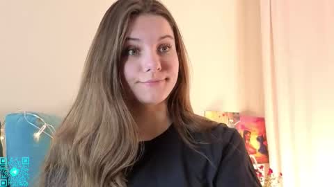 Snapshot of lorettadunnelli chatting on November 16, 5:40 pm Chloe for Fan BlackHole online show from November 16, 5:40 pm