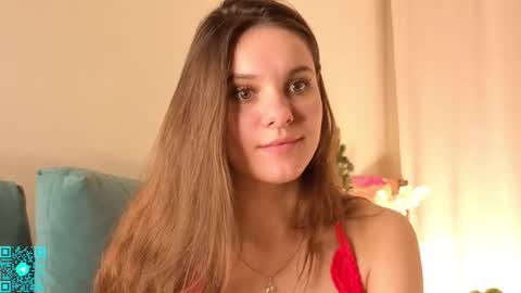 Snapshot of lorettadunnelli chatting on December 5, 7:54 pm Chloe for Fan BlackHole online show from December 5, 7:54 pm