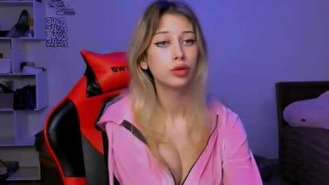 Snapshot of lori_meow chatting on November 21, 6:06 pm Lori online show from November 21, 6:06 pm