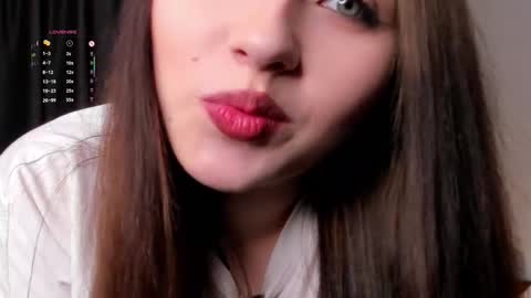 Mia online show from October 27, 1:15 pm