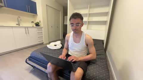 lostpuppyboy online show from October 19, 9:32 am