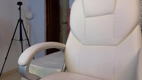 Snapshot of lou_rosse chatting on December 19, 8:34 pm Lou Rosse online show from December 19, 8:34 pm