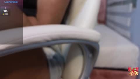 Snapshot of lou_rosse chatting on December 20, 9:17 pm Lou Rosse online show from December 20, 9:17 pm