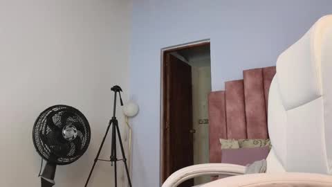 Snapshot of lou_rosse chatting on February 11, 8:31 pm Lou Rosse online show from February 11, 8:31 pm