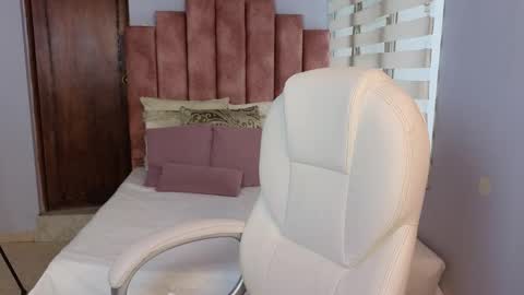 Snapshot of lou_rosse chatting on February 25, 7:58 pm Lou Rosse online show from February 25, 7:58 pm