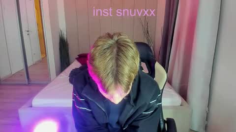 Snapshot of louie_evans chatting on September 28, 3:45 am louie_evans online show from September 28, 3:45 am