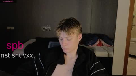 Snapshot of louie_evans chatting on October 3, 3:36 am louie_evans online show from October 3, 3:36 am