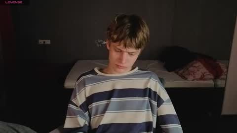 Snapshot of louie_evans chatting on October 9, 3:43 pm louie_evans online show from October 9, 3:43 pm