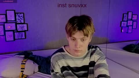 Snapshot of louie_evans chatting on October 11, 4:01 am louie_evans online show from October 11, 4:01 am