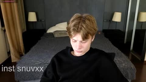 Snapshot of louie_evans chatting on November 9, 9:24 pm louie_evans online show from November 9, 9:24 pm