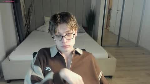 Snapshot of louie_evans chatting on November 11, 3:56 pm louie_evans online show from November 11, 3:56 pm