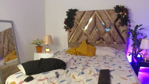 Louis Valdz online show from December 17, 12:12 am