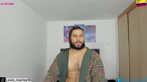 louis_marley_ online show from January 2, 11:38 pm