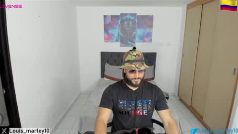 louis_marley_ online show from February 4, 10:02 pm