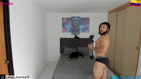 louis_marley_ online show from February 13, 8:24 pm