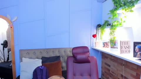 Louren Fox online show from November 26, 11:33 am