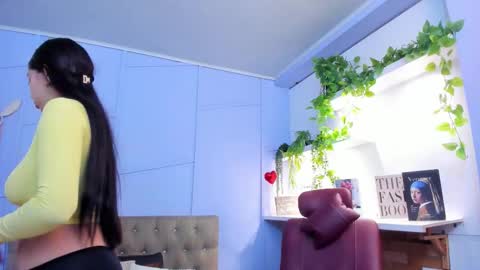 Louren Fox online show from December 3, 11:30 am