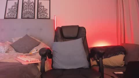 Snapshot of lourreinstounn chatting on November 5, 2:22 am Lourrein Stoun Independiente online show from November 5, 2:22 am