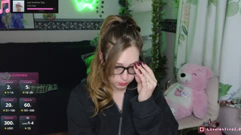 Snapshot of lovalentine chatting on December 18, 5:15 am Lo Valentine online show from December 18, 5:15 am