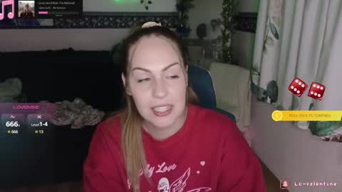 Snapshot of lovalentine chatting on October 2, 5:47 am Lo Valentine online show from October 2, 5:47 am