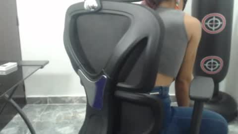 Snapshot of love_gatubela chatting on November 18, 8:24 pm Nina online show from November 18, 8:24 pm