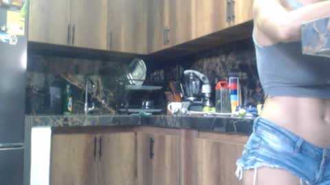 Snapshot of love_gatubela chatting on November 20, 8:52 pm Nina online show from November 20, 8:52 pm