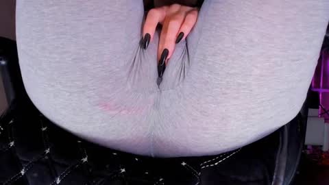 Snapshot of love_hard_kiru chatting on October 16, 3:24 pm Kira online show from October 16, 3:24 pm