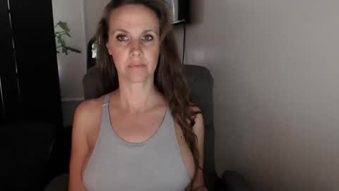 LoVe On  online show from November 8, 9:57 pm