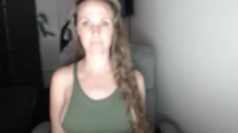 LoVe On  online show from November 12, 2:39 pm