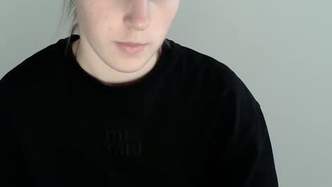 Vivian online show from November 17, 11:49 am