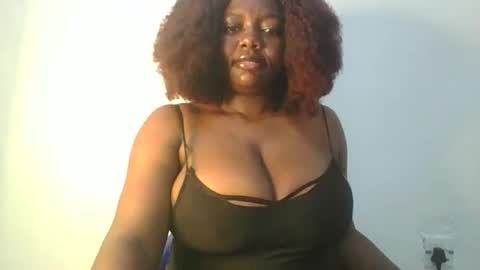 Snapshot of lovecumsluttie chatting on September 18, 5:20 am mila online show from September 18, 5:20 am