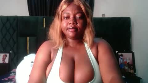 Snapshot of lovecumsluttie chatting on November 17, 7:19 pm mila online show from November 17, 7:19 pm