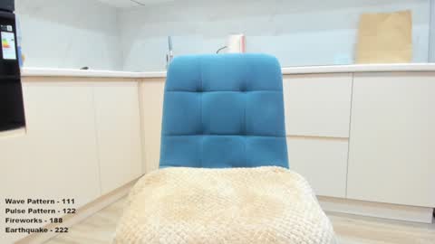 Snapshot of lovehearts_girl chatting on February 5, 10:51 am Kate Kim online show from February 5, 10:51 am