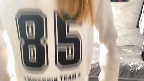 Ella online show from October 12, 7:18 am