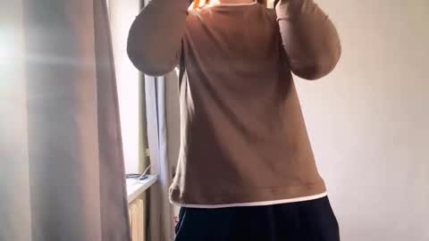 Ella online show from November 21, 6:12 am