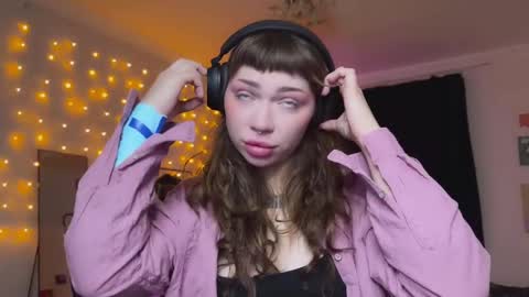 Snapshot of lovelorn_ chatting on December 2, 5:59 am Elsa online show from December 2, 5:59 am