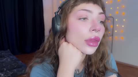 Snapshot of lovelorn_ chatting on December 8, 3:02 pm Elsa online show from December 8, 3:02 pm