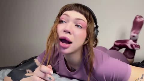 Snapshot of lovelorn_ chatting on December 30, 5:15 am Elsa online show from December 30, 5:15 am