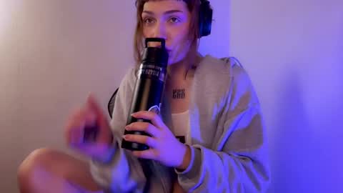 Snapshot of lovelorn_ chatting on January 26, 5:45 am Elsa online show from January 26, 5:45 am