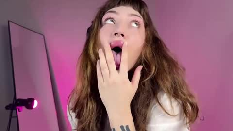 Snapshot of lovelorn_ chatting on February 28, 2:53 am Elsa online show from February 28, 2:53 am