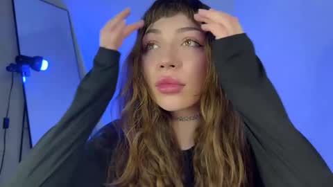 Snapshot of lovelorn_ chatting on March 11, 4:43 am Elsa online show from March 11, 4:43 am