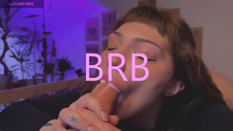 Snapshot of lovelorn_ chatting on October 9, 5:05 am Elsa online show from October 9, 5:05 am