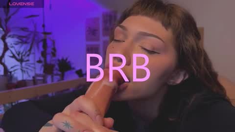 Snapshot of lovelorn_ chatting on November 8, 6:35 am Elsa online show from November 8, 6:35 am