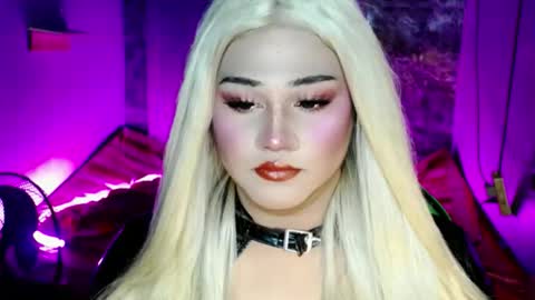 lovely_coleen online show from December 1, 9:42 pm